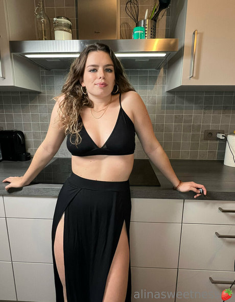 alinasweetness model naked photo