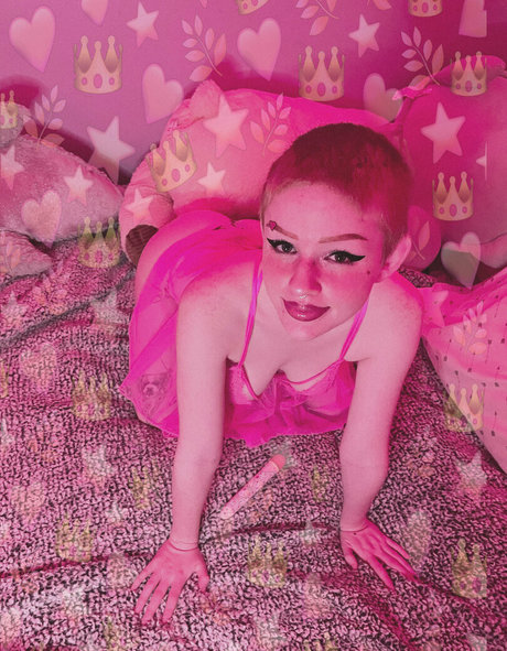 Aaliyah May star sexy image