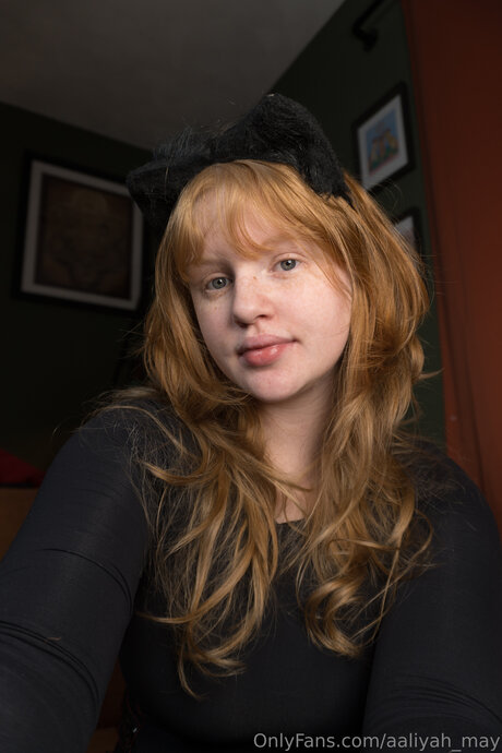 Aaliyah May sexy star gallery