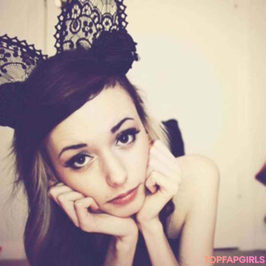 Stormy Summers art star photos