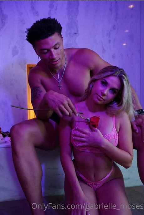 Gabrielle Moses star top photo