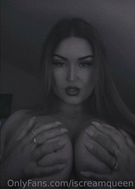 Scream Queen perfect actress photo