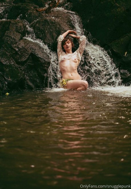 Snugglepunk erotic star archive