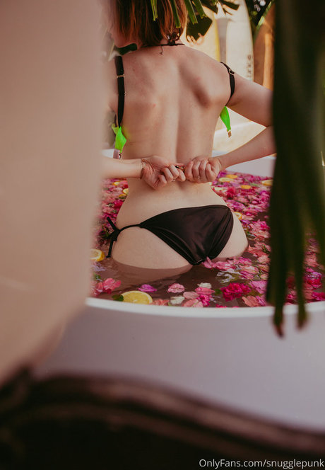 Snugglepunk naked star pics