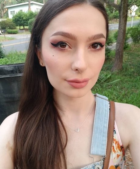 Kitty Lynn high quality pornstar pictures