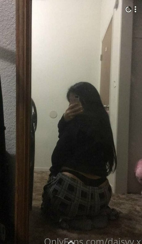 Daisyy x perfect model pics