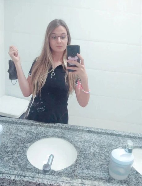 Ana Karolina Eisen sexy pornstar img