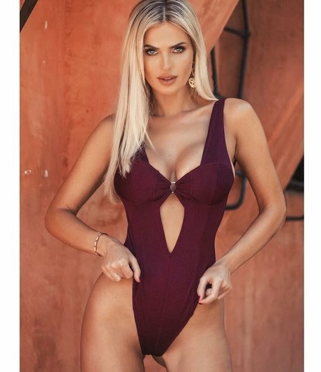 Leanna Bartlett beautiful pornstar image