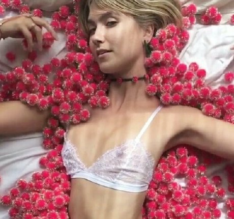 Lola Abbey beautiful model pictures