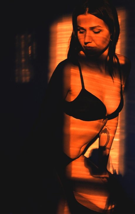 Chloe Ventura adult model photo