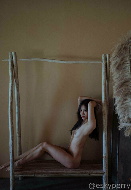 eskyperry nude actress photo