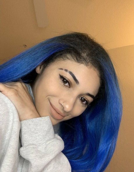 altheaj69 naked model image