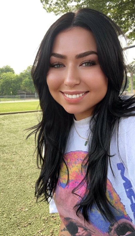 hungry4moore hot star gallery