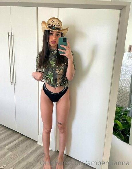 Ambergianna art actress images