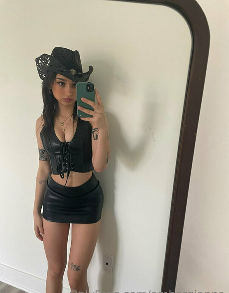 Ambergianna nude model pictures