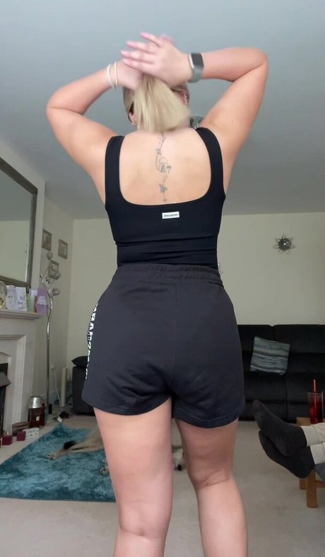 Robyn Emily naked actress gallery