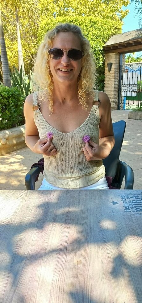 british braless hotwifex model pornographic images