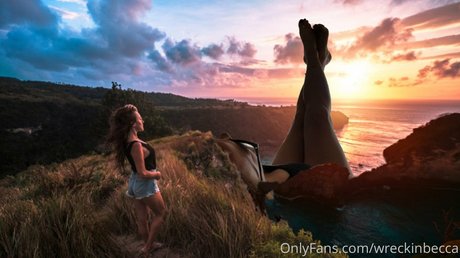 wreckinbecca naked model image