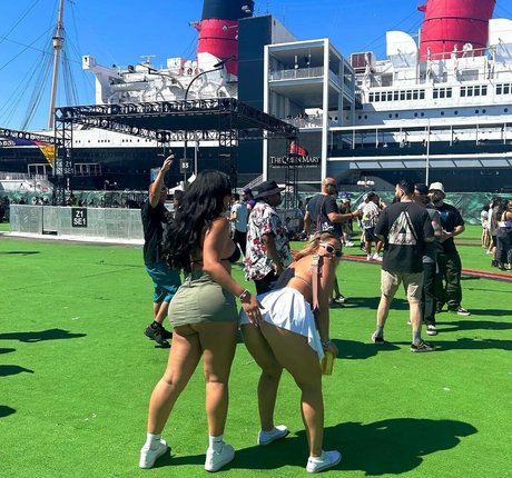 emelyelenaa pretty model gallery