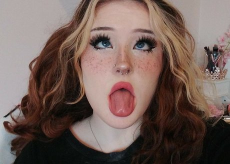 urlilsuccubus model free photos