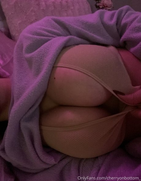 Cherryonbottom sexy star image