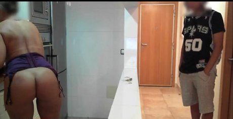 nakedpizzadelivery pretty model picture