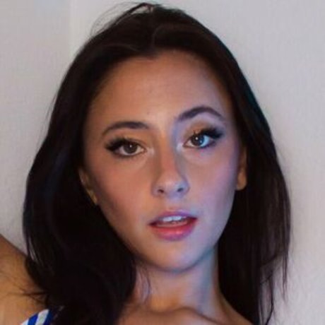 Devinevola model erotic photo