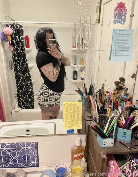 spookisideshow model adult img