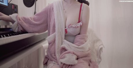 Yuwol star nude galleries