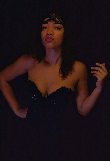 sincerelyamused naked star photos