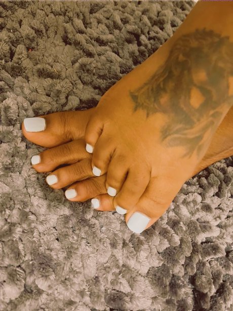 Ms Toes to Bone porn actress galleries