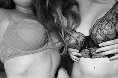 SCARLETT AND LEXI nude model img