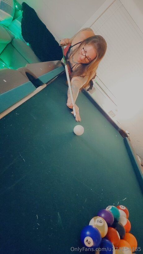 CurvyPeach star best picture