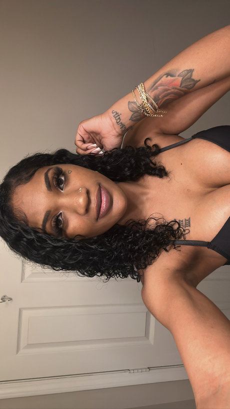 Pretti Pink P model pornographic picture