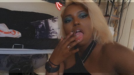 Goddess Nia_ model sexy picture