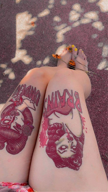 Ophelia with the cute feet_ best actress img