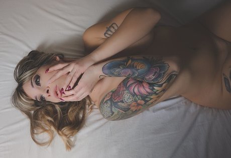 MalaConejita naked model photos