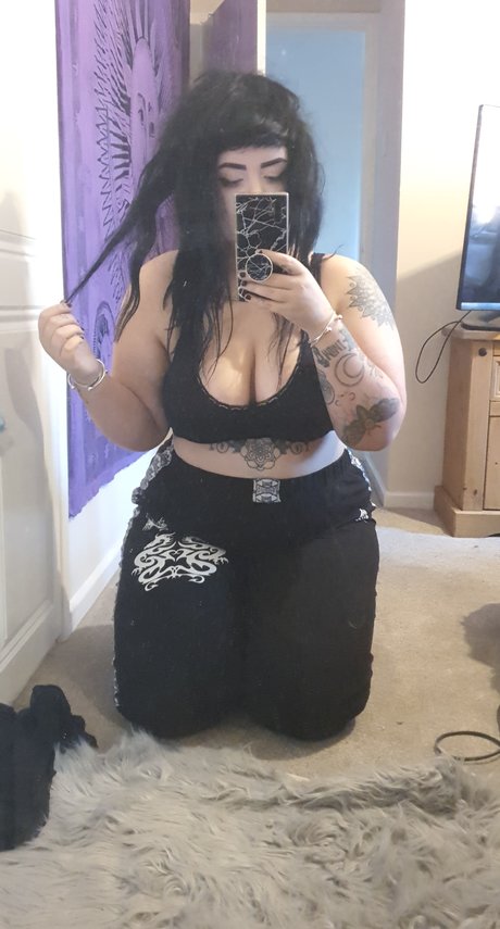 Gothbitch nude star pictures