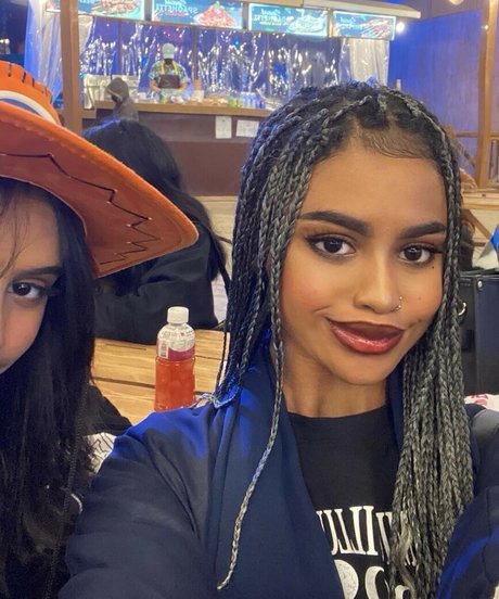 oil7ll pornographic actress pictures