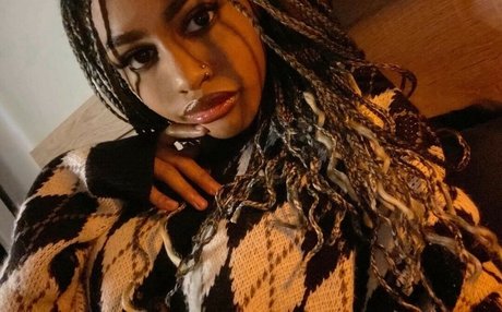 oil7ll beautiful pornstar picture