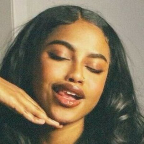 oil7ll star sexy photo