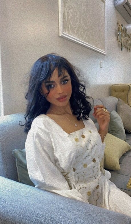 oil7ll star nudes pic