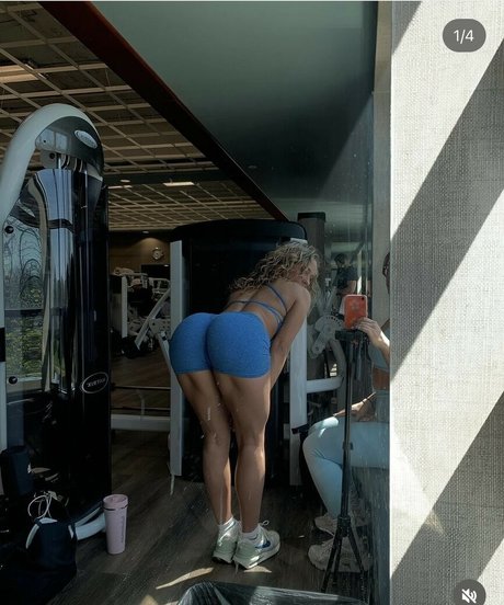 Emma Carlson xxx model gallery