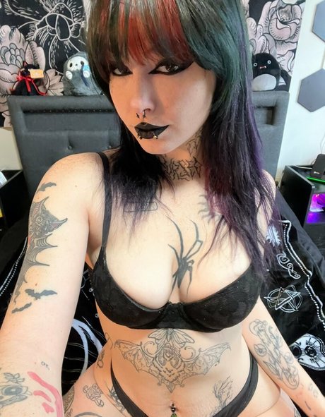HotGothMlf pornstar erotic images