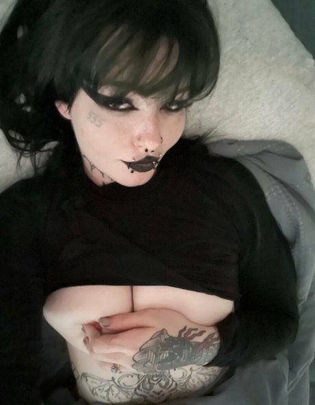 HotGothMlf model pretty gallery