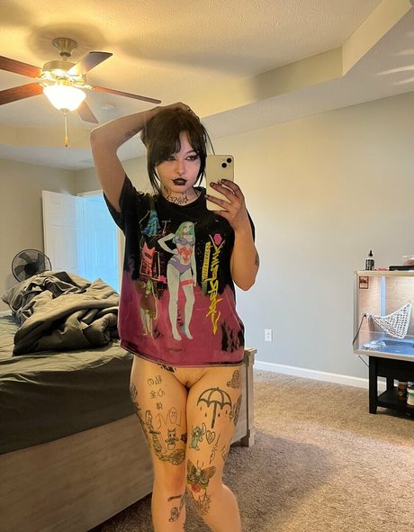 HotGothMlf adult model image