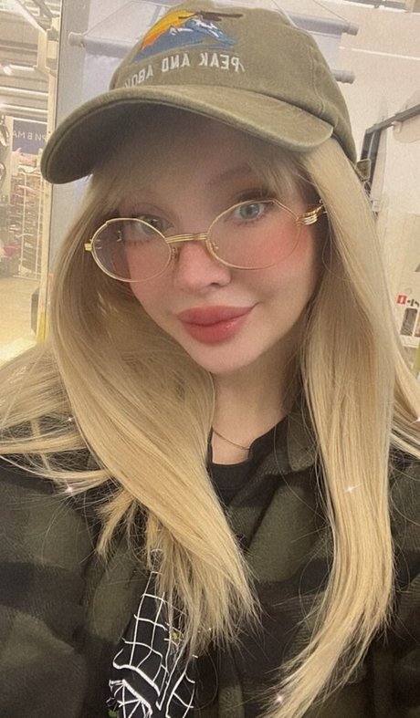 Linameowmeow model nudes pic