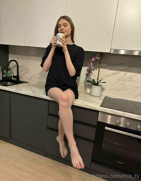 mia ts nude star images