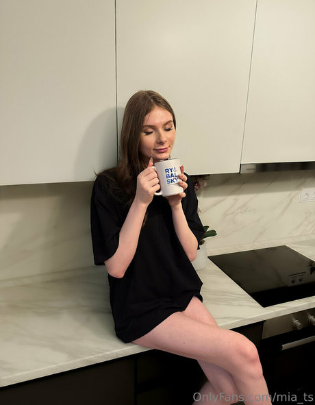 mia ts nude model images