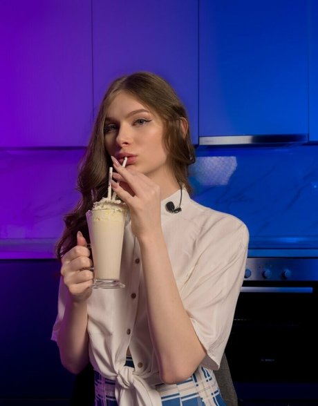 mia ts hot pornstar img